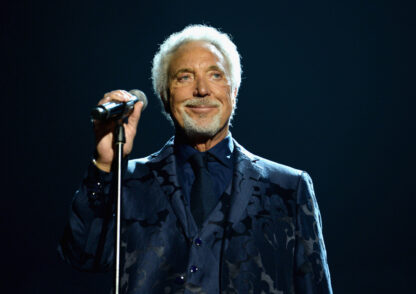 TOM JONES/ ELMARAD!!